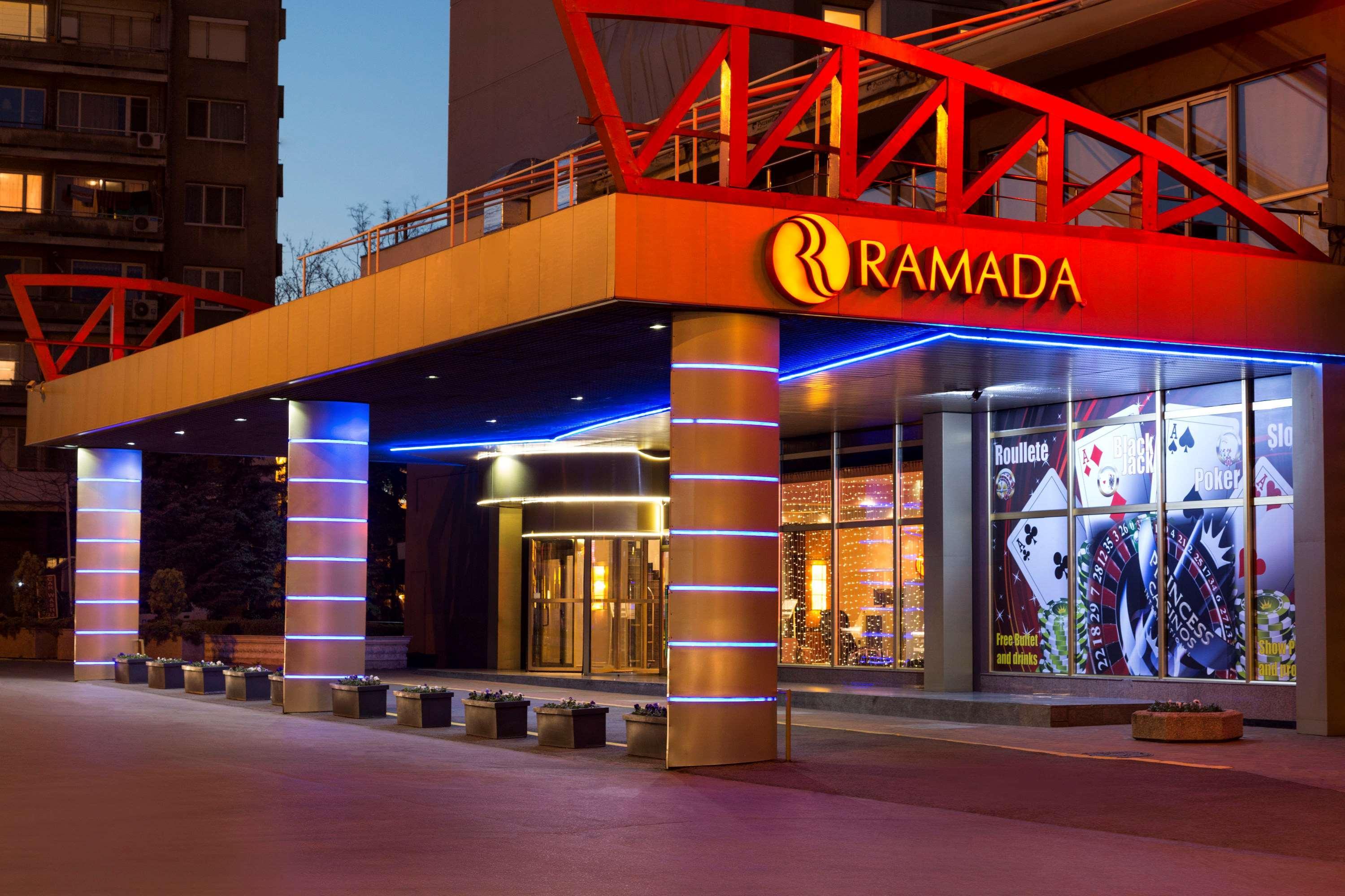 Ramada By Wyndham Sofia City Center Екстериор снимка